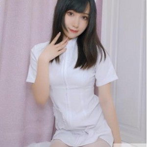 赤酒央子：美少女腿控COS，抖音直播私人定制照片