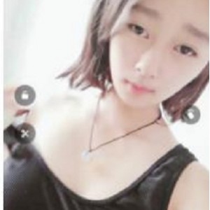 模仿关晓彤的美少女明星，展示了她的妆容、身材和才艺的美女直播，提供了关晓彤的资源，包括图片、视频和福利。